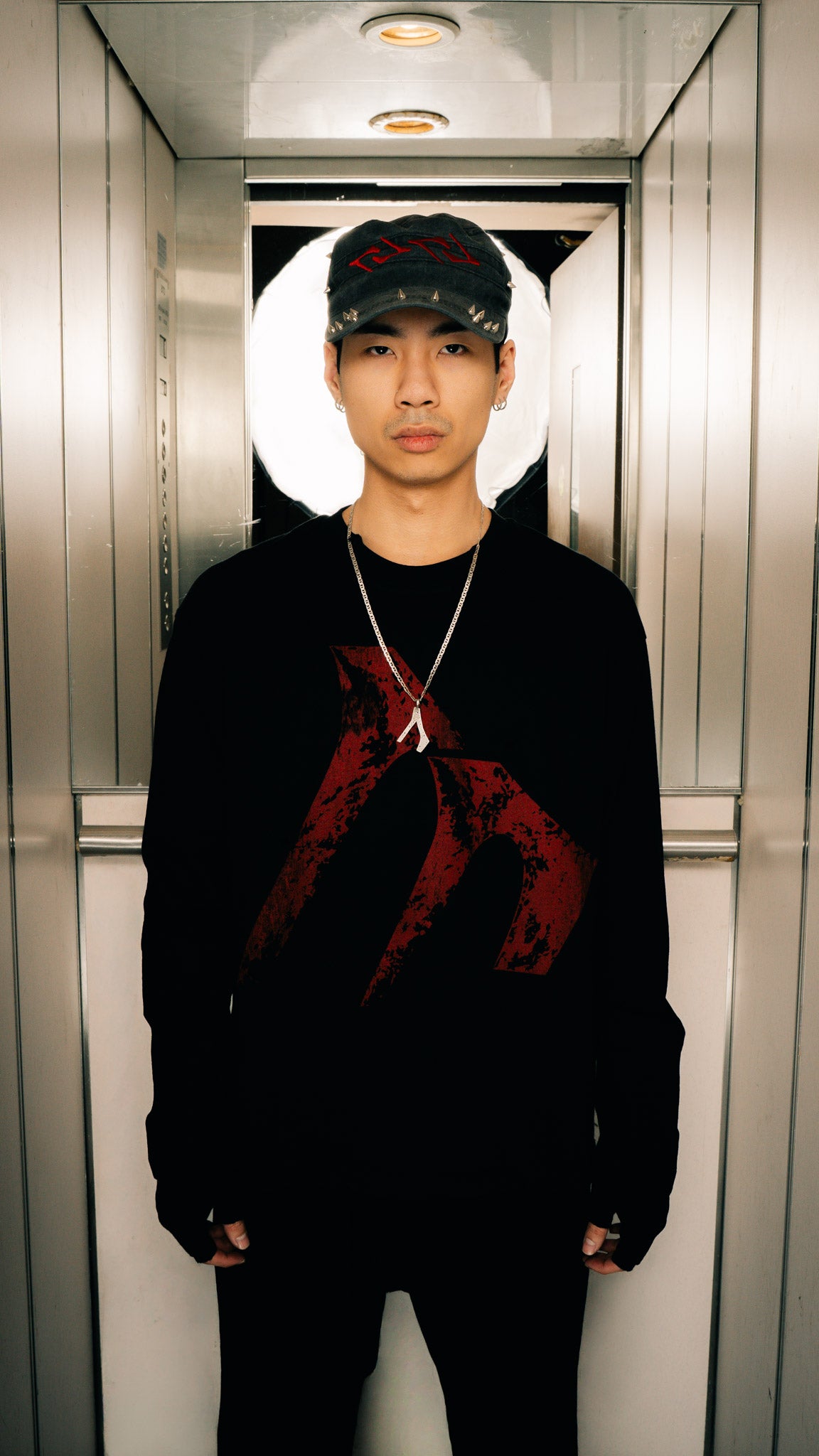 R-0H Distressed Black Long Sleeve