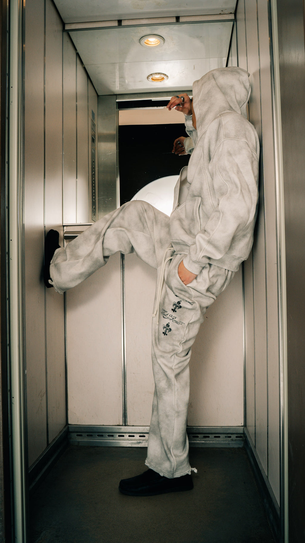 R-OH / WHITE WASHED ZIP UP