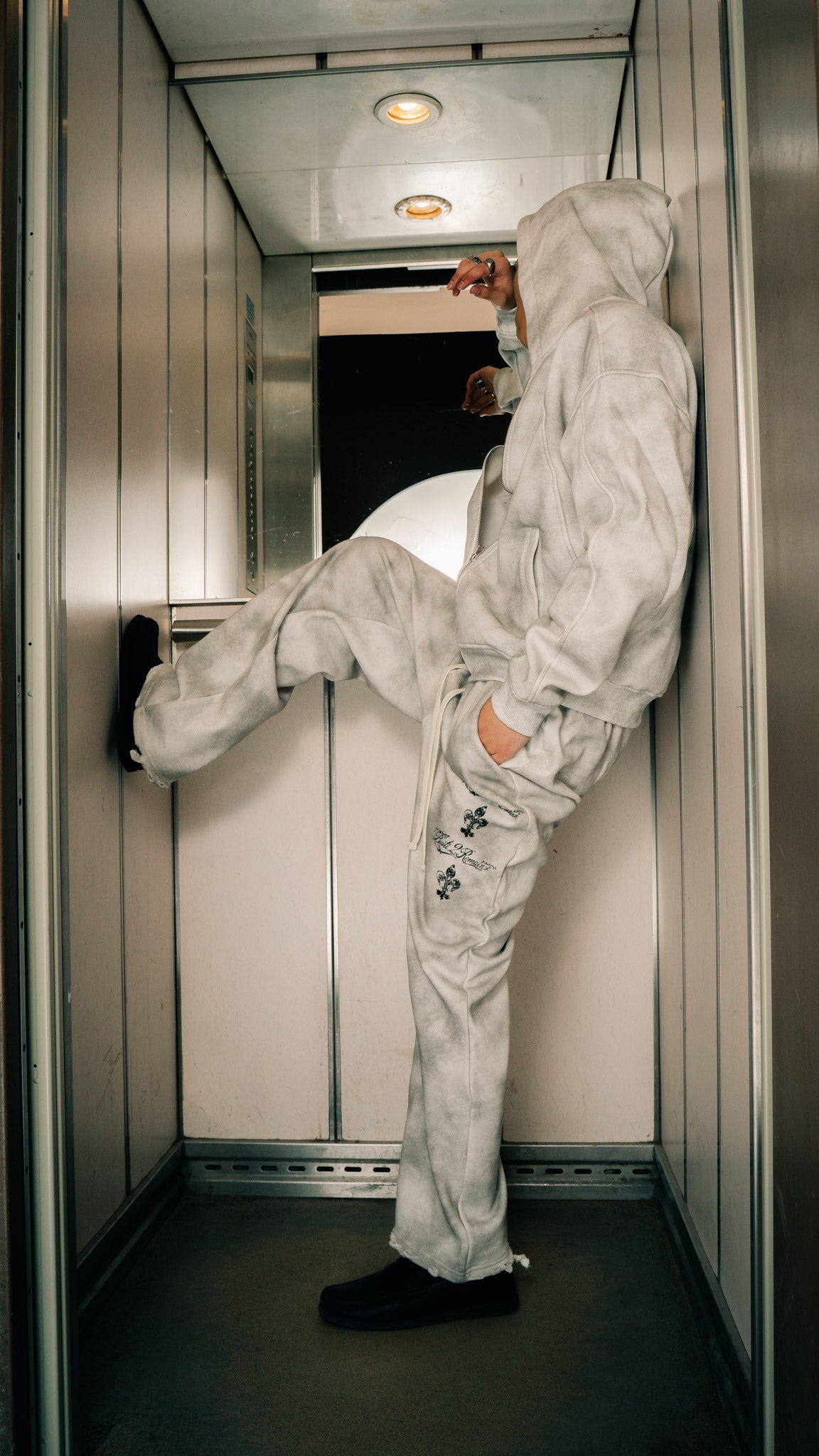 R-OH / WHITE WASHED ZIP UP