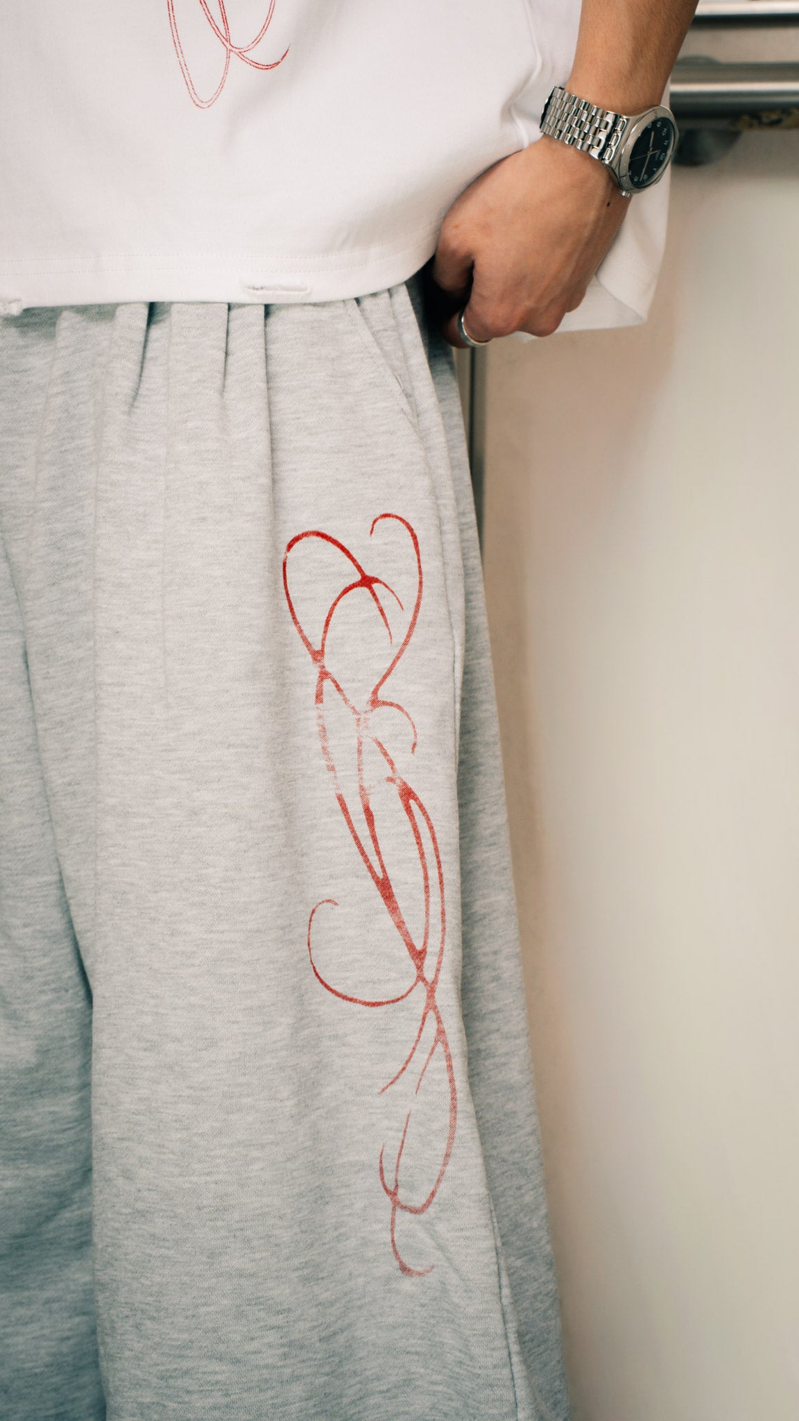 R-0H Tribal Shorts – heather grey distressed sweatshorts